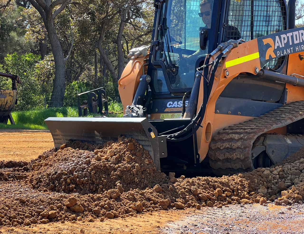 himac-attachments-product-1280-skid-steer-dozer-blade-23_1600x1200_crop_center@2x
