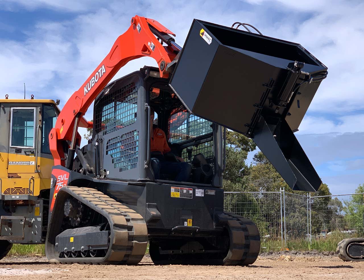 himac-attachments-product-1280-skid-steer-unloading-bucket-9_1600x1200_crop_center@2x-2