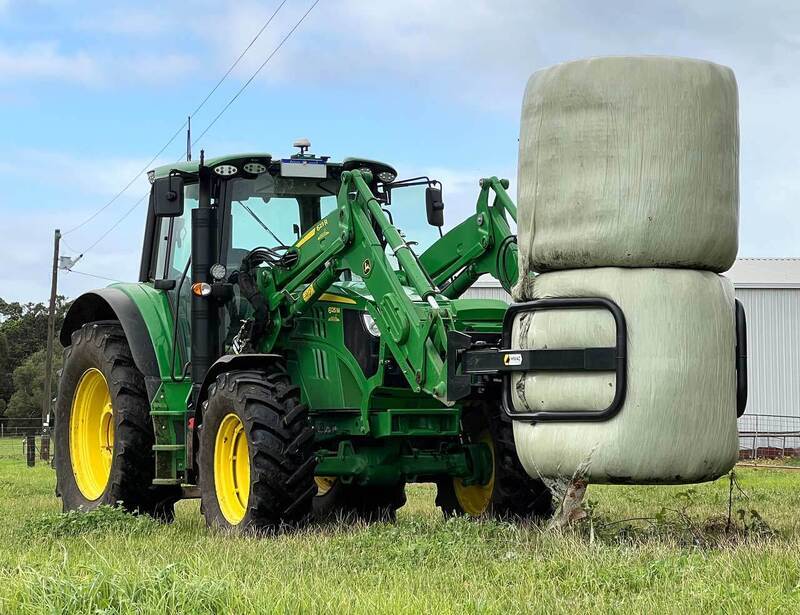 himac-attachments-product-1280-tractor-wrapped-bale-grab-20_1600x1200_crop_center@2x-2-1